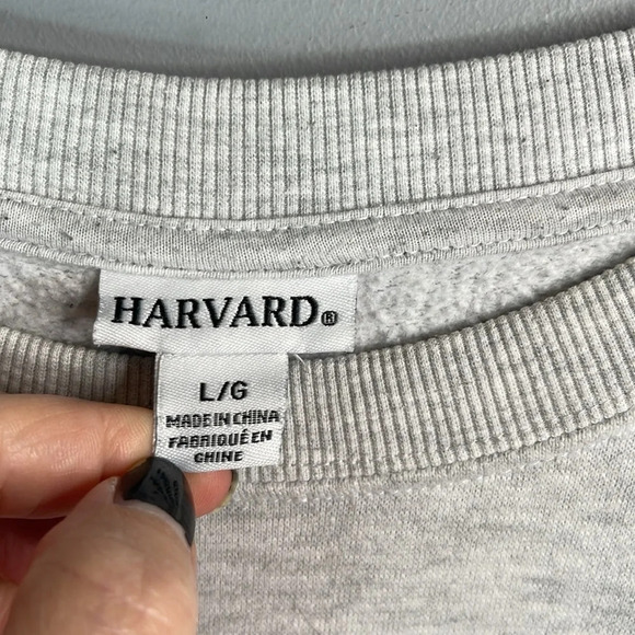 VINTAGE Harvard University Veritas Sheild Crimson Graphic Logo Sweatshirt Size L - Picture 8 of 12